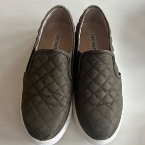 Womens 8 Steve Madden enctrcqt olive sneakers